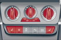 Console centrale: comandi dell'impianto di riscaldamento e ventilazione ovvero del climatizzatore manuale